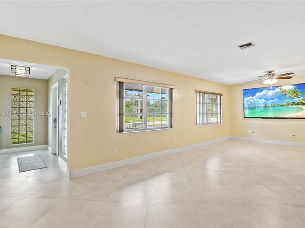 180 SW 125th Ave, Plantation FL 33325
