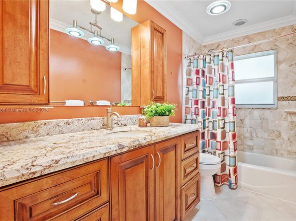 180 SW 125th Ave, Plantation FL 33325