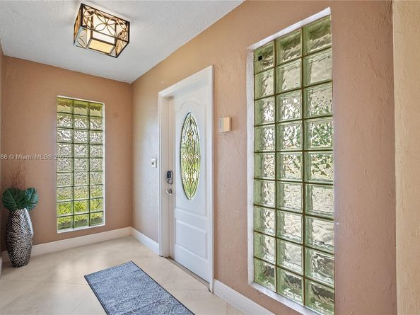 180 SW 125th Ave, Plantation FL 33325