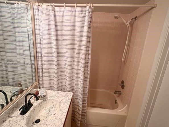 203 Liberty Ct, Deerfield Beach FL 33442
