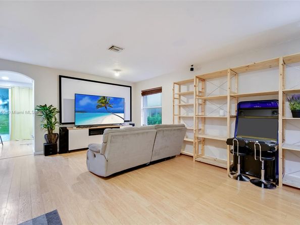1433 SE 20th Rd, Homestead FL 33035