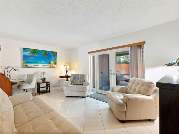 8012 SW 5th St 8012, North Lauderdale FL 33068