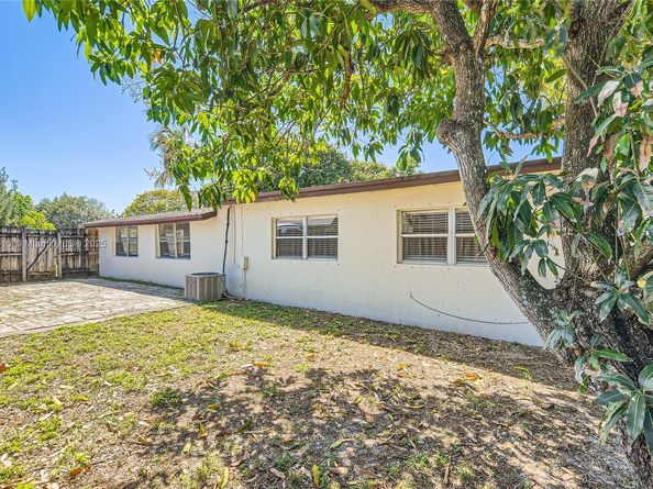 1753 NE 178th St, North Miami Beach FL 33162
