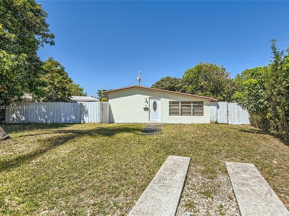 1753 NE 178th St, North Miami Beach FL 33162