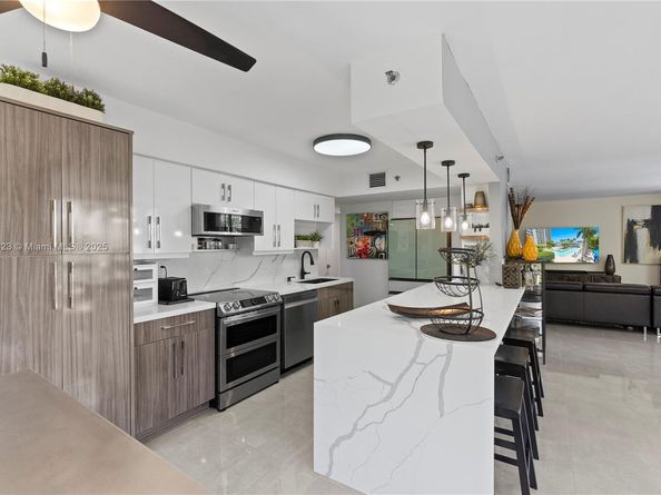 3600 Mystic Pointe Dr 306, Aventura FL 33180