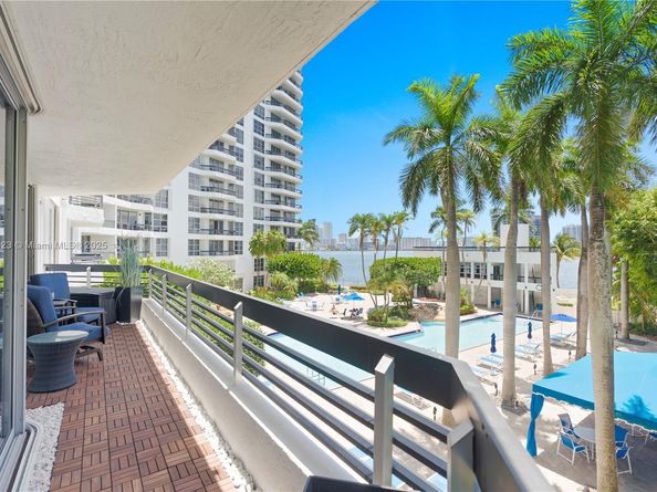 3600 Mystic Pointe Dr 306, Aventura FL 33180