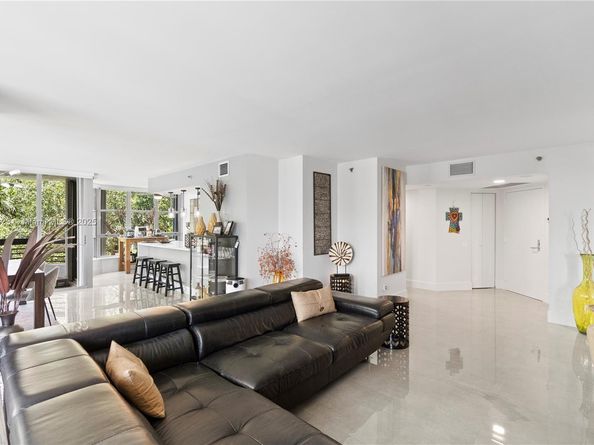 3600 Mystic Pointe Dr 306, Aventura FL 33180