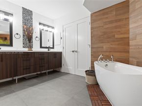 3600 Mystic Pointe Dr 306, Aventura FL 33180