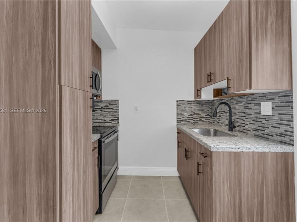 16000 NW 21st Ave, Miami Gardens FL 33054