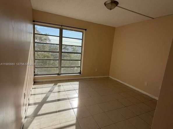 9180 Fontainebleau Blvd 401, Miami FL 33172