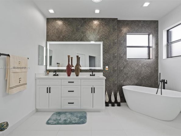 3521 W 92nd Pl, Hialeah FL 33018
