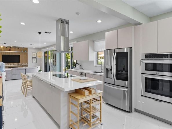 347 Fairmont Rd, Weston FL 33326