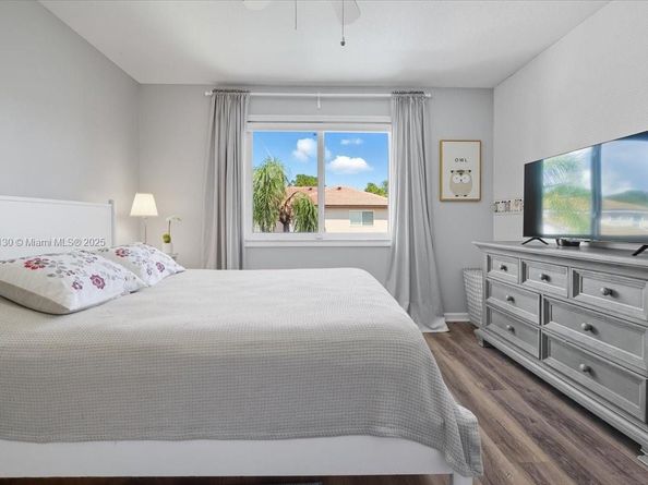 347 Fairmont Rd, Weston FL 33326