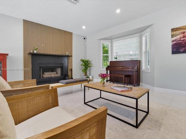 347 Fairmont Rd, Weston FL 33326