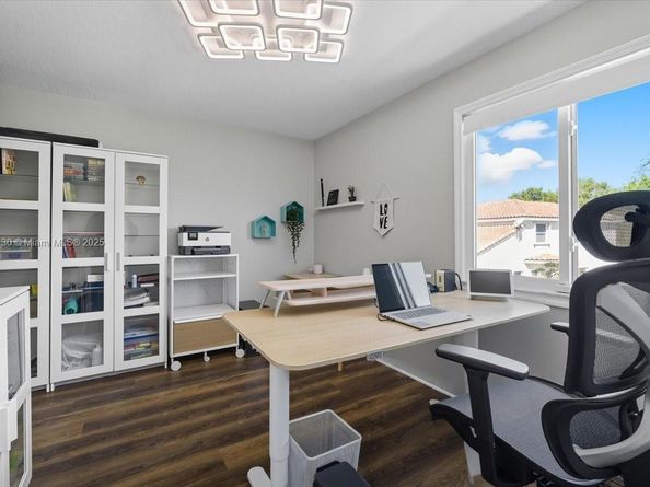 347 Fairmont Rd, Weston FL 33326