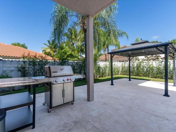 347 Fairmont Rd, Weston FL 33326