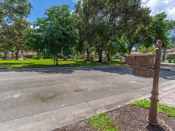 347 Fairmont Rd, Weston FL 33326