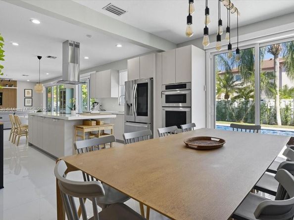 347 Fairmont Rd, Weston FL 33326