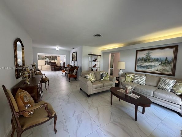 14181 Leaning Pine Dr, Miami Lakes FL 33014