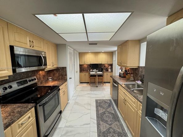 14181 Leaning Pine Dr, Miami Lakes FL 33014