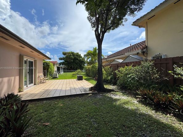 14181 Leaning Pine Dr, Miami Lakes FL 33014
