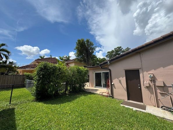 14181 Leaning Pine Dr, Miami Lakes FL 33014
