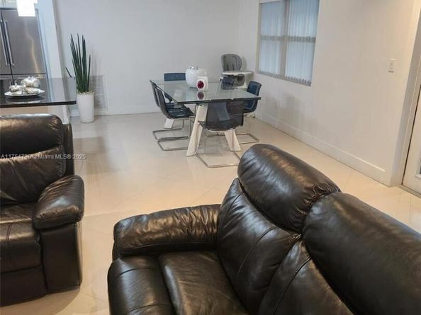 18800 Lenaire Dr, Cutler Bay FL 33157