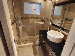 18800 Lenaire Dr, Cutler Bay FL 33157