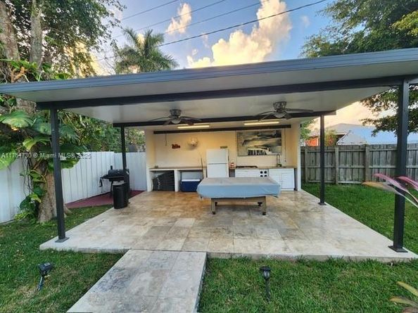 18800 Lenaire Dr, Cutler Bay FL 33157