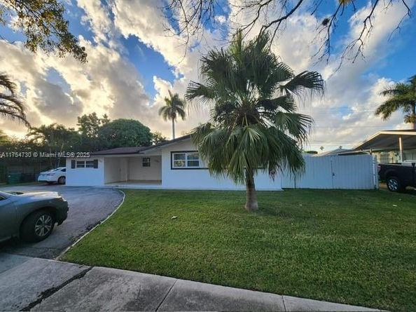 18800 Lenaire Dr, Cutler Bay FL 33157