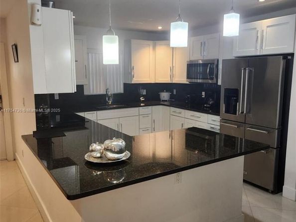 18800 Lenaire Dr, Cutler Bay FL 33157