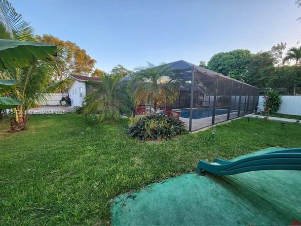 18800 Lenaire Dr, Cutler Bay FL 33157