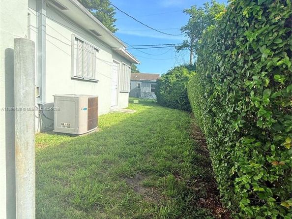 940 NW 67th St, Miami FL 33150