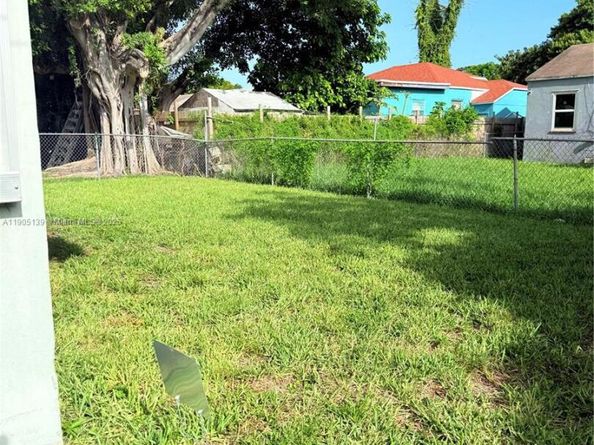 940 NW 67th St, Miami FL 33150