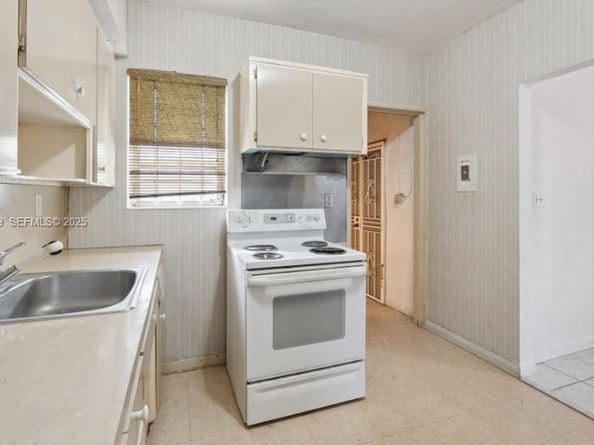 940 NW 67th St, Miami FL 33150