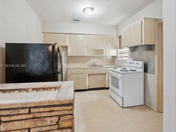 940 NW 67th St, Miami FL 33150