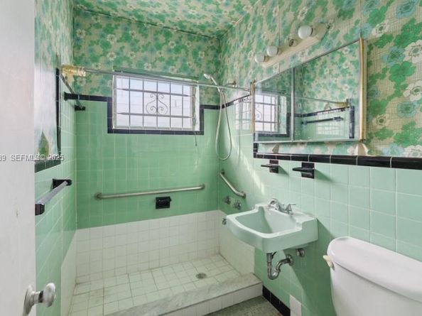 940 NW 67th St, Miami FL 33150