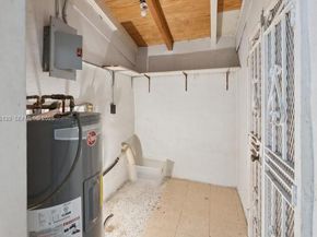 940 NW 67th St, Miami FL 33150