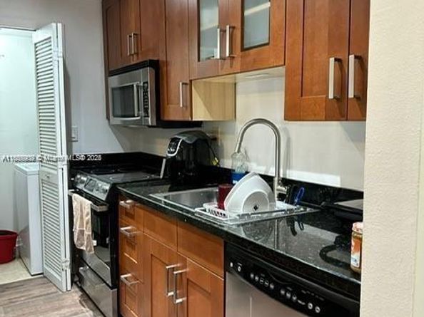 230 Lakeview Dr 109, Weston FL 33326