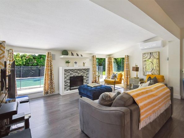 942 SE 13th Ave, Deerfield Beach FL 33441