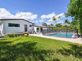 942 SE 13th Ave, Deerfield Beach FL 33441