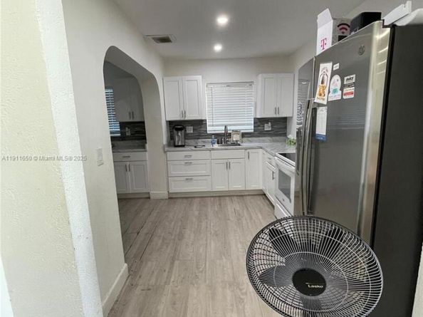 6470 Mcclellan St, Hollywood FL 33024