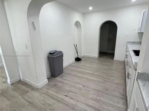 6470 Mcclellan St, Hollywood FL 33024