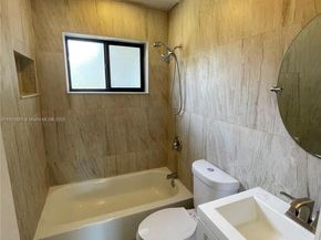 6470 Mcclellan St, Hollywood FL 33024