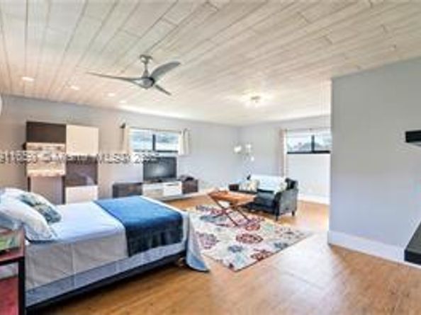 6470 Mcclellan St, Hollywood FL 33024