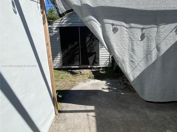 6470 Mcclellan St, Hollywood FL 33024