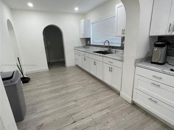 6470 Mcclellan St, Hollywood FL 33024