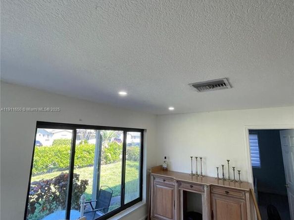 6470 Mcclellan St, Hollywood FL 33024