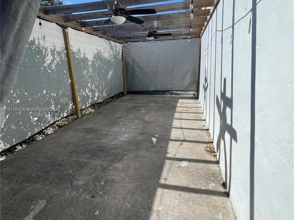 6470 Mcclellan St, Hollywood FL 33024