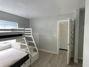 6470 Mcclellan St, Hollywood FL 33024